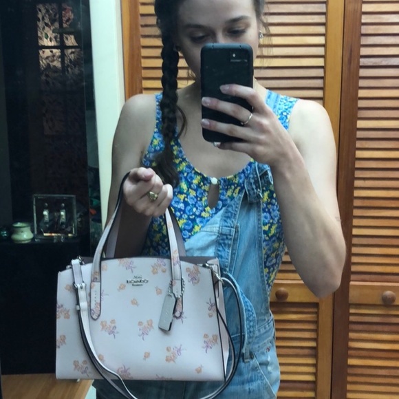 Meet your Posher, Caitlin - Picture 8 of 11